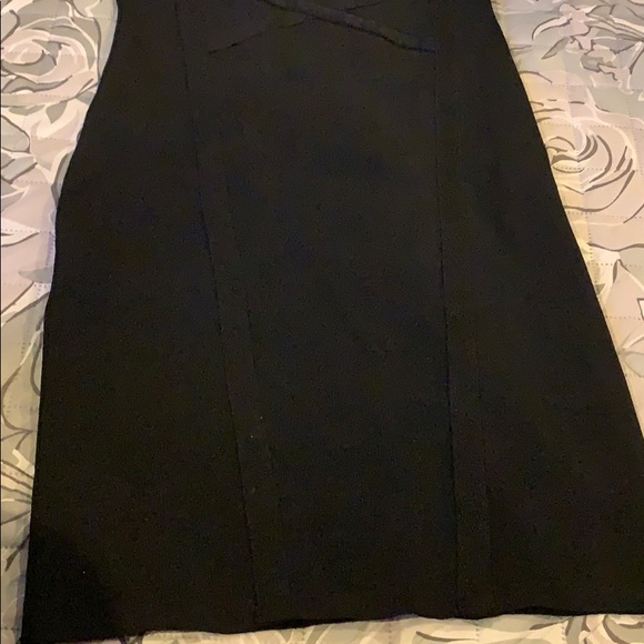 Kardashian’s Little Black Dress - Picture 4 of 7